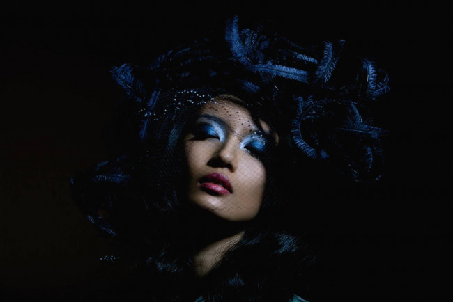 Обои картинки фото -Unsort Лица Портреты, девушки, unsort, лица, портреты, тайна, перья, тени, лицо