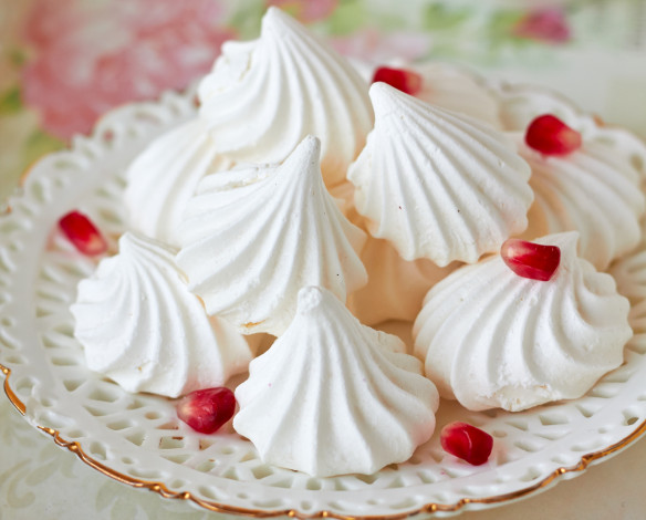 Обои картинки фото еда, пирожные, кексы, печенье, гранат, безе