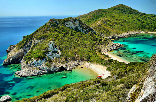 Обои картинки фото природа, побережье, растительность, скалистый, берег, бухта, море