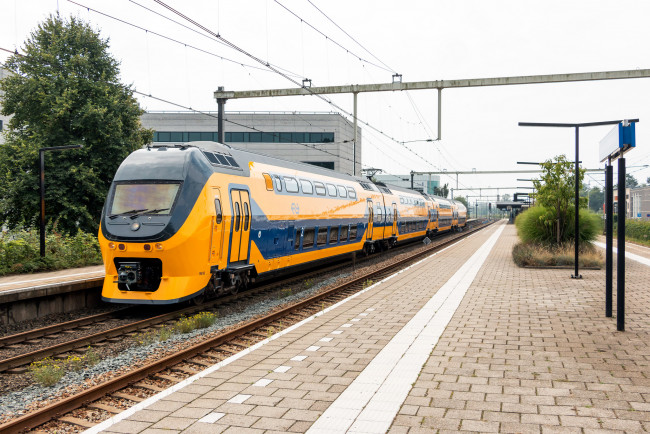 Обои картинки фото техника, электровозы, локомотив, состав