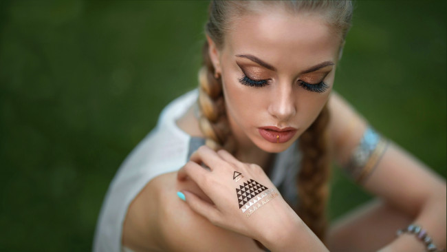 Обои картинки фото девушки, карина тихоновская, лицо, ракурс, женщина, портрет