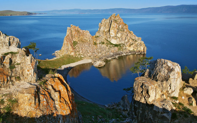 Обои картинки фото природа, реки, озера, байкал, озеро, скалы, деревья