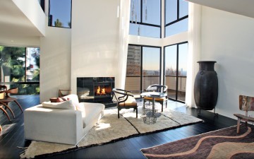 Картинка интерьер гостиная камин мягкий уголок ваза