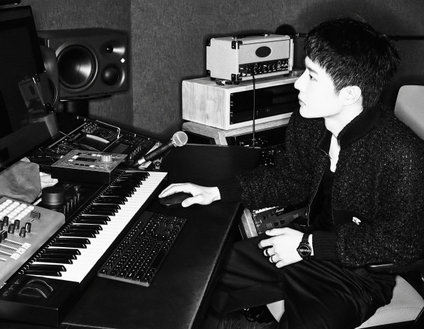 Обои картинки фото мужчины, wang yi bo, актер, музыкант, студия, инструменты