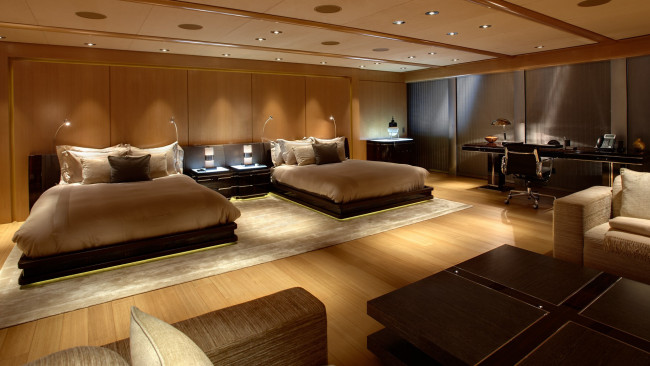 Обои картинки фото интерьер, спальня, кровати, письменный, стол, светильники