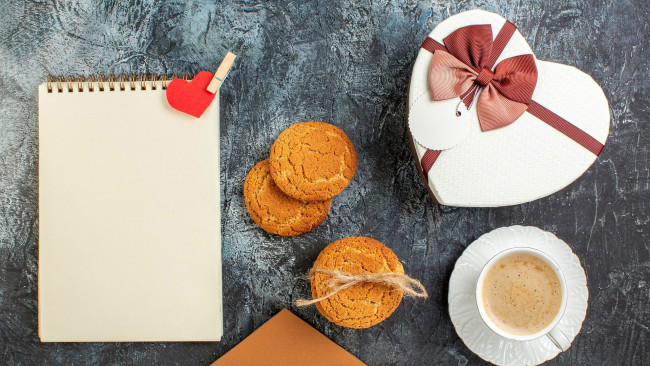 Обои картинки фото праздничные, день святого валентина,  сердечки,  любовь, сердце, коробка, печенье, блокнот, кофе