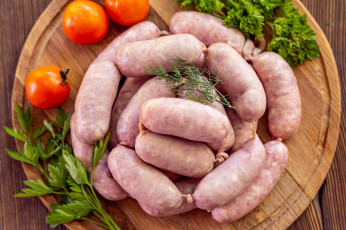 Картинка еда колбасные+изделия петрушка укроп помидоры колбаски свежие