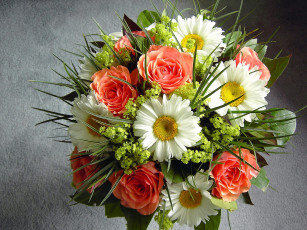 Картинка цветы букеты композиции лепестки много розы герберы