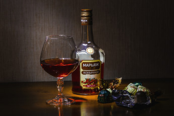 Картинка еда напитки коньяк бокал конфеты