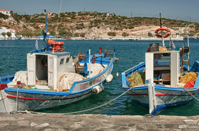 Обои картинки фото корабли, баркасы ,  буксиры, баркасы, причал, гавань, море