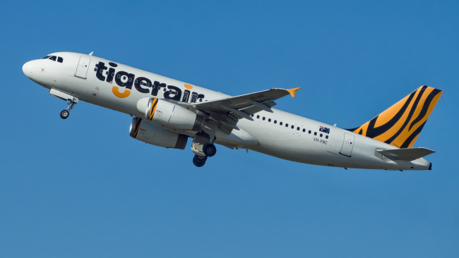 Обои картинки фото a320, авиация, пассажирские самолёты, авиалайнер