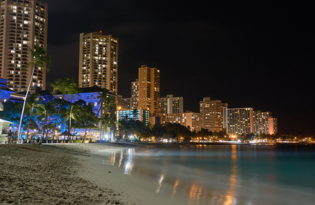 Обои картинки фото waikiki at night,  honolulu, города, - огни ночного города, простор