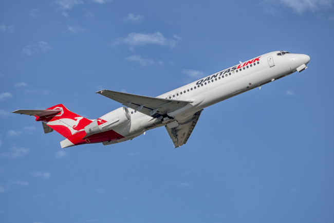 Обои картинки фото b717-200, авиация, пассажирские самолёты, авиалайнер