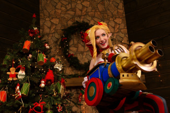 Картинка девушки -+креатив +косплей костюм пушка ёлка камин