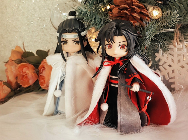 Обои картинки фото разное, куклы, вэй, усянь, лань, ванцзы, плащи, розы, ёлка