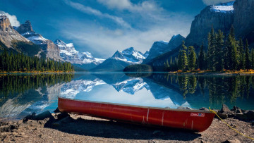 Картинка maligne+lake jasper+np alberta корабли лодки +шлюпки maligne lake jasper np