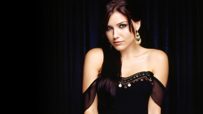 Обои картинки фото девушки, sophia bush, брюнетка, наряд